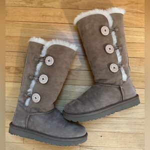 UGG Bailey’s triple button tall boot, women’s 7
